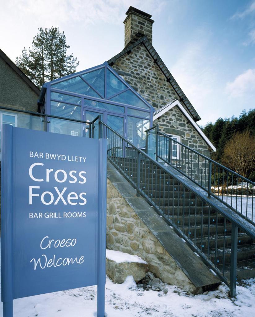 Cross Foxes - Bar Grill Rooms ดอลเกซเซย์ ภายนอก รูปภาพ